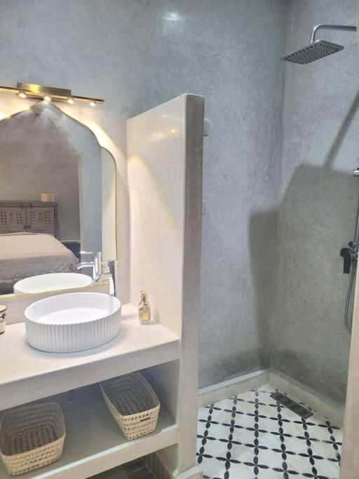 Riad Isahiac Avec Piscine En Exclusivite Marrakesch Exterior foto