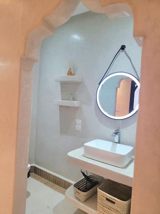 Riad Isahiac Avec Piscine En Exclusivite Marrakesch Exterior foto
