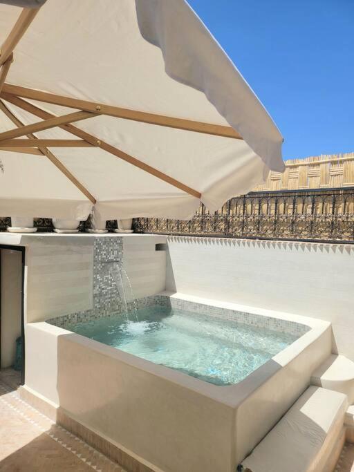Riad Isahiac Avec Piscine En Exclusivite Marrakesch Exterior foto
